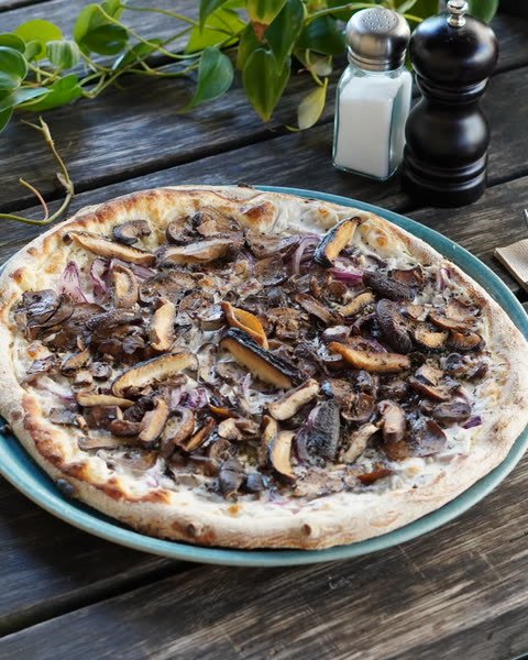 Pizzeria · Pilzpizza · Stripped Pizza